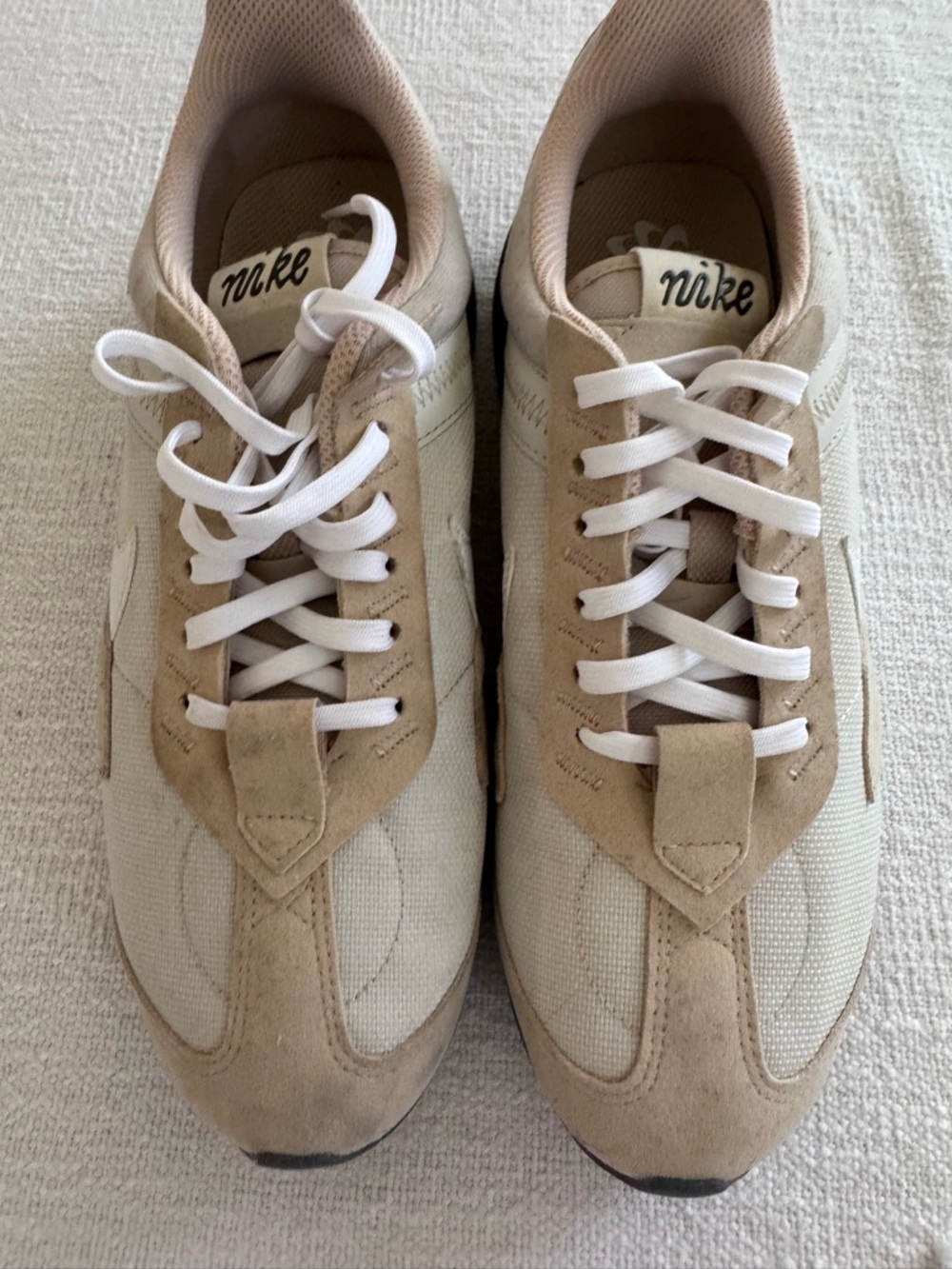 Nike Air Max Pre Day Womens Size 9 Sneaker Light Bone DM8259 002
Q2